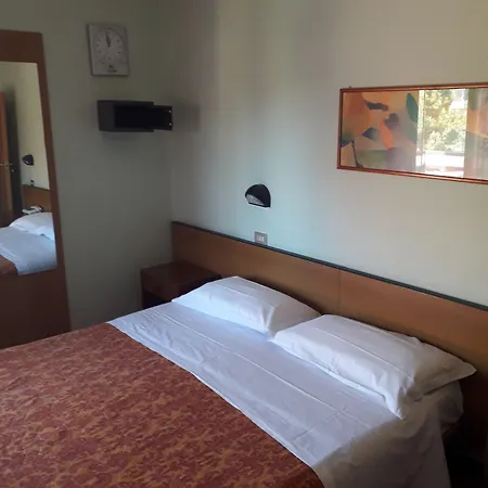 Niagara Hotel 3*
